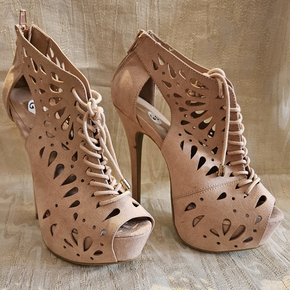 Beige Platform stilettos. Open Toe. Lace Up. Size 6.5 - Picture 12 of 12